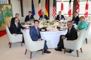 Participants of the G7 summit meetings  (from front in clockwise) Japanese Prime Minister Shinzo Abe, French President Francois Hollande, Britain's Prime Minister David Cameron, Canadian Prime Minister Justin Trudeau, European Commission President Jean-Claude Juncker, European Council President Donald Tusk, Italy's Prime Minister Matteo Renzi, German Chancellor Angela Merkel and U.S. President Barack Obama attend session 1 working lunch meeting at the Shima Kanko Hotel in Shima, Mie Prefecture, Japan May 26, 2016. Ministry of Foreign Affairs of Japan/Handout via Reuters